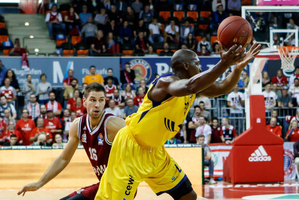 对阵强大的 对阵强大的