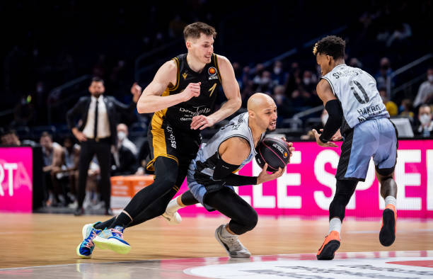 两家俱乐部 两家俱乐部