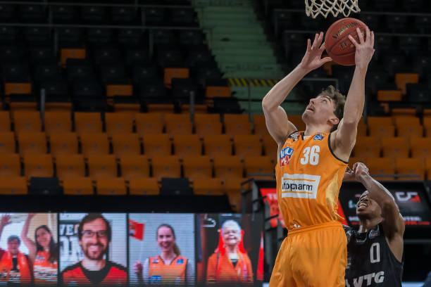 看辽宁队的 看辽宁队的